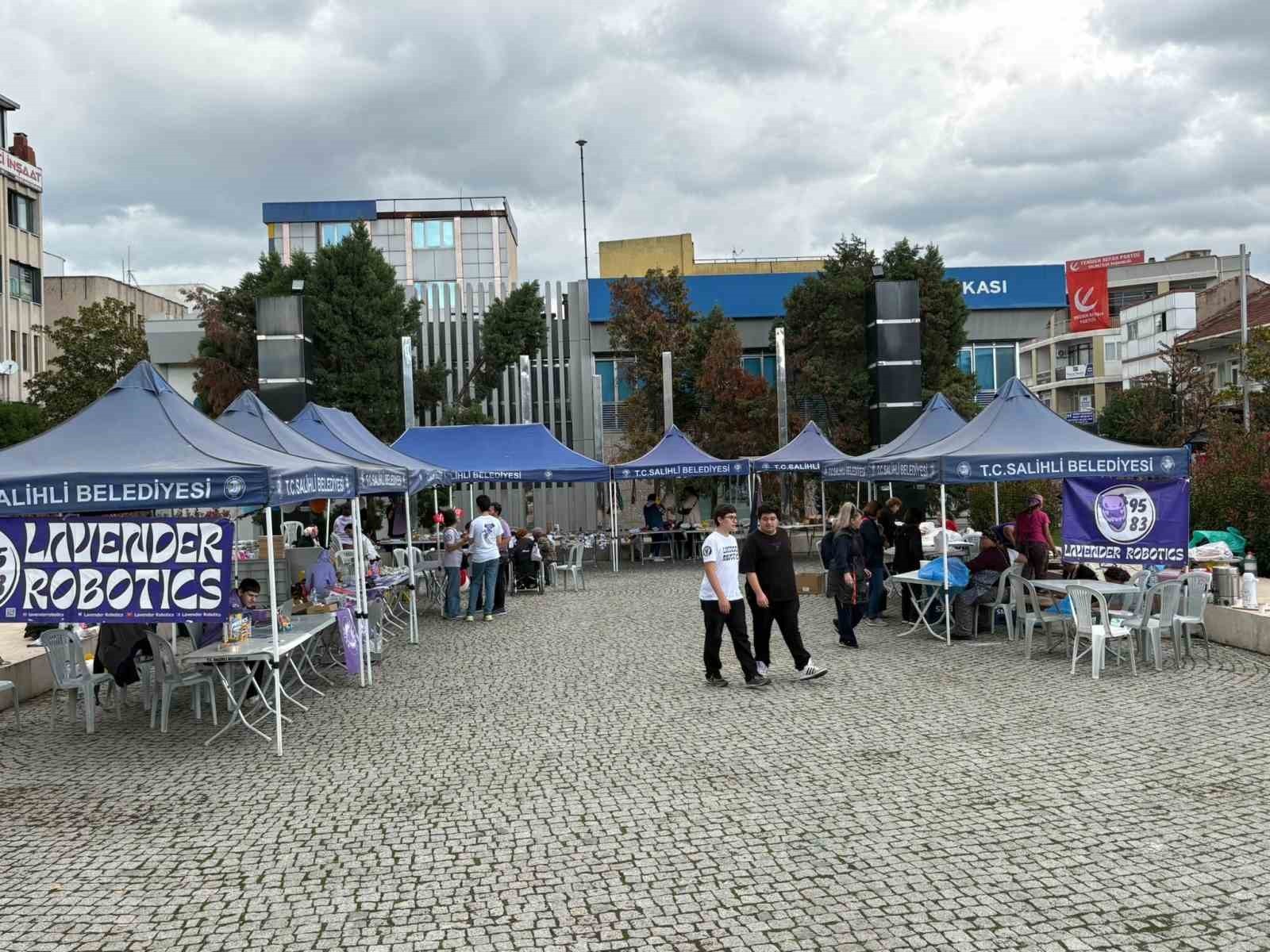 KISITLI İMKANLARLA SALİHLİ'NİN KABAZLI KÖYÜ’NDEKİ BİR GARAJDA ÇALIŞMALARINA BAŞLAYAN LAVENDER...