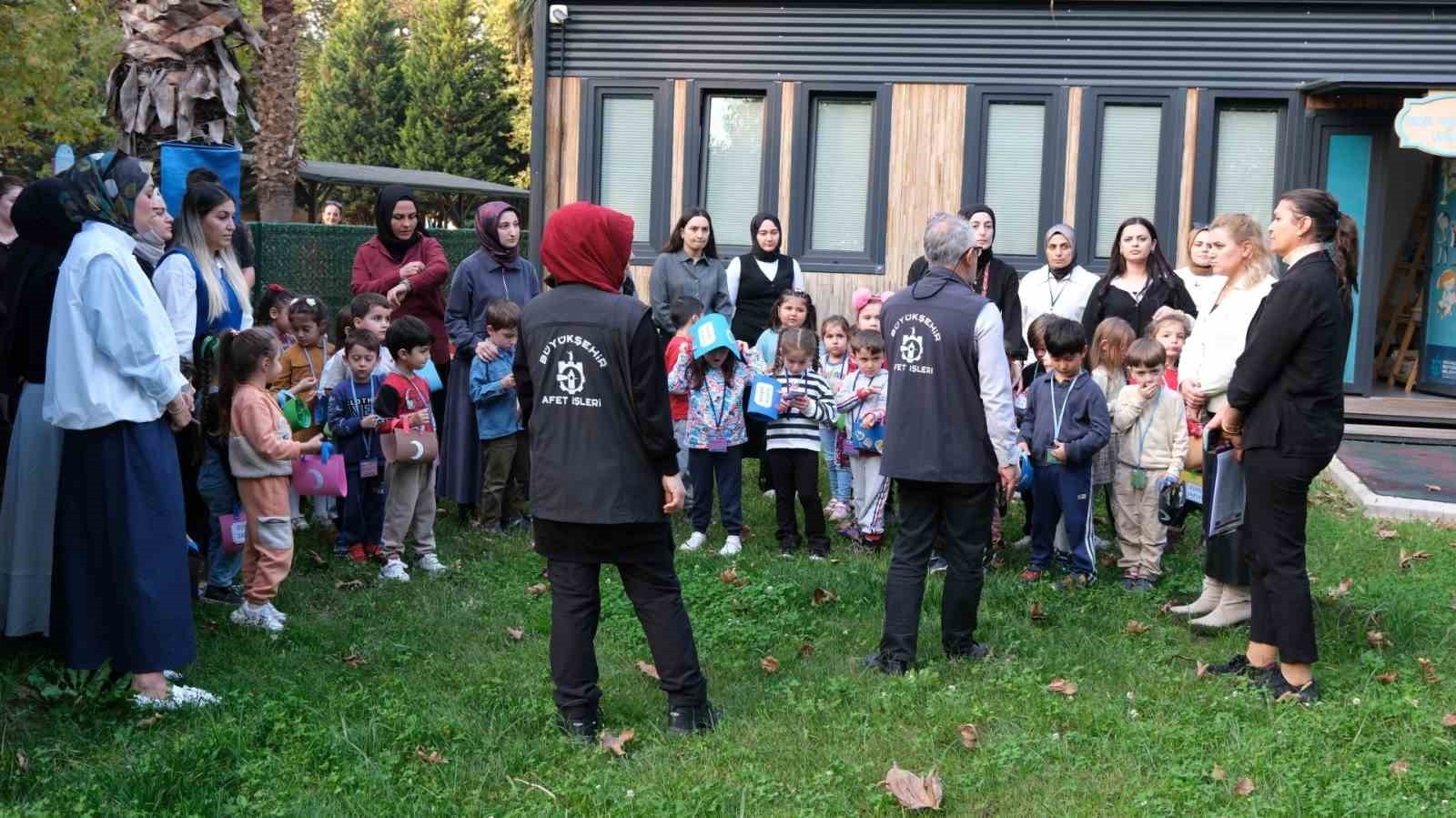 KOCAELİ'DEKİ LOKOMOTİF ÇOCUK KÖYÜ'NDE, AFET BİLİNCİNİ ARTIRMAK AMACIYLA ÇOCUKLAR VE AİLELERİ İÇİN...