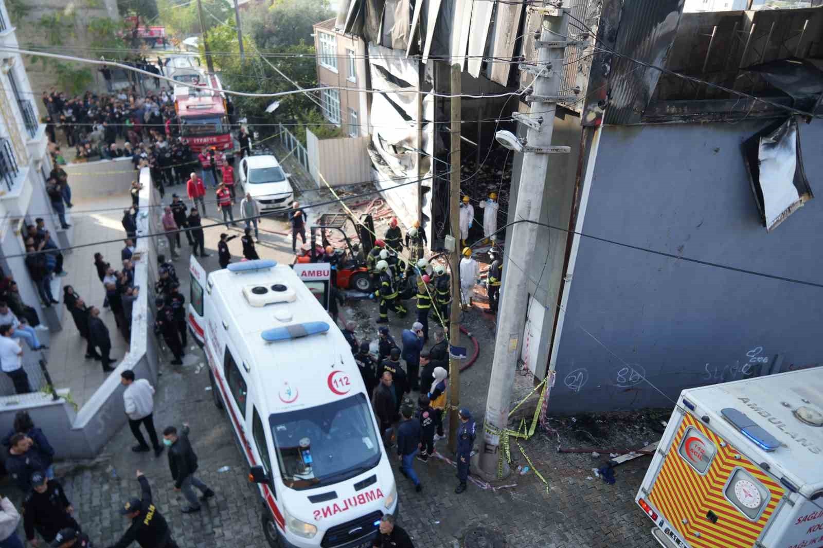 KOCAELİ'NİN DİLOVASI İLÇESİNDE PARFÜM DOLUM TESİSİNDE 6 KİŞİNİN HAYATINI KAYBETTİĞİ, 4 KİŞİNİN...