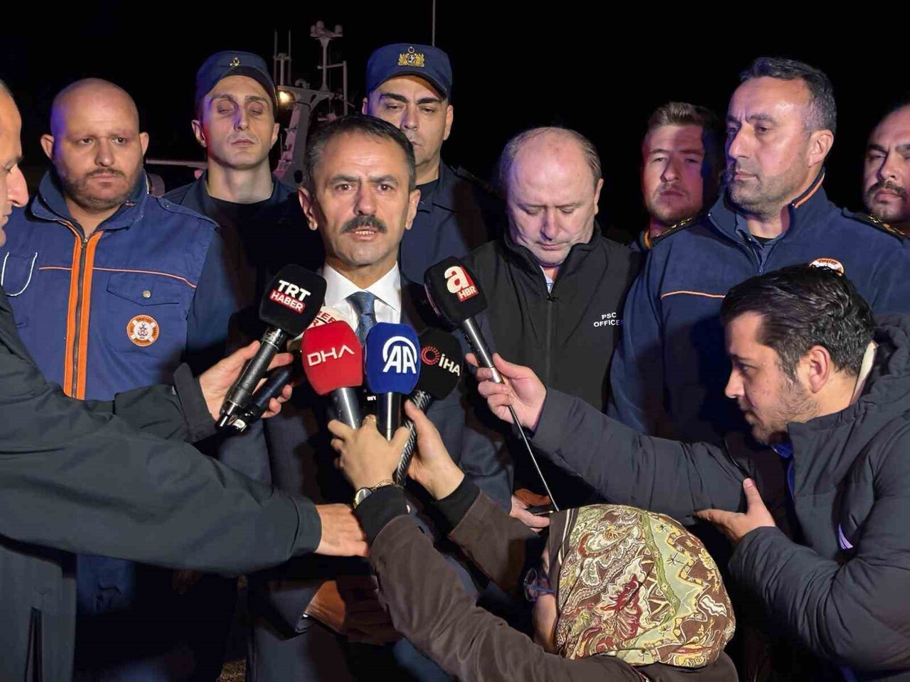 KOCAELİ'NİN KANDIRA İLÇESİ KEFKEN AÇIKLARINDA YANGIN ÇIKAN YABANCI MENŞELİ GEMİDEKİ 25 PERSONELİ...