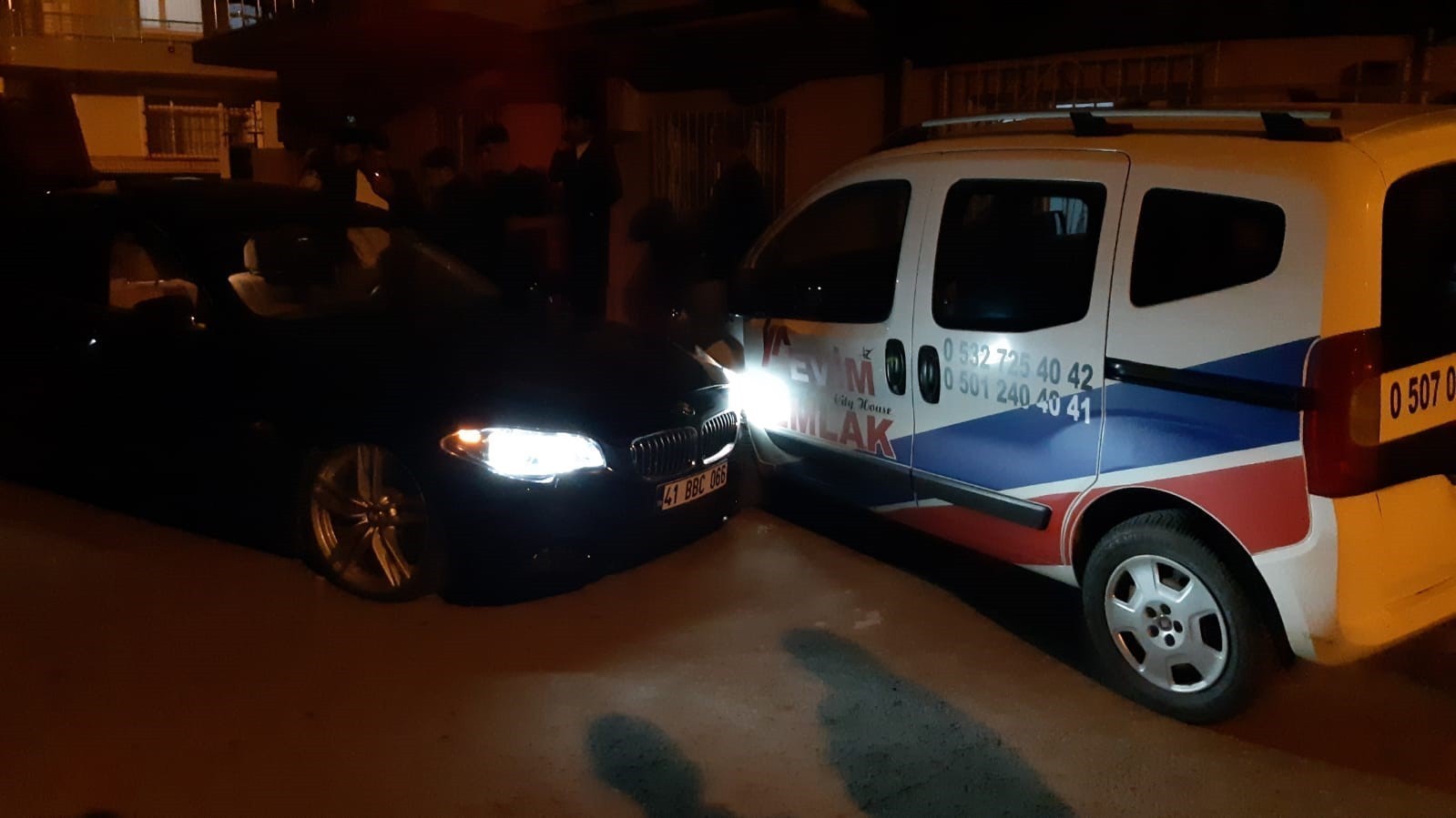 KOCAELİ'NİN KÖRFEZ İLÇESİNDE BOŞANDIĞI EŞİ VE ONUN SEVGİLİSİ OLDUĞUNU DÜŞÜNDÜĞÜ KİŞİYİ BIÇAKLAYAN...