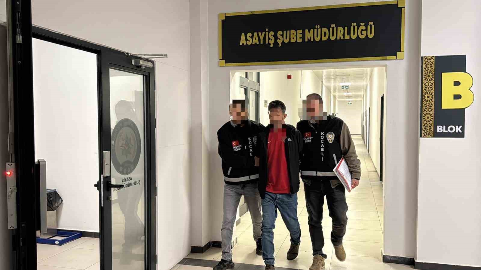 KOCAELİ'NİN KÖRFEZ İLÇESİNDE EŞİNİ BIÇAKLAYARAK ÖLDÜREN VE İNTİHARA KALKIŞAN ZANLI, TEDAVİSİNİN...