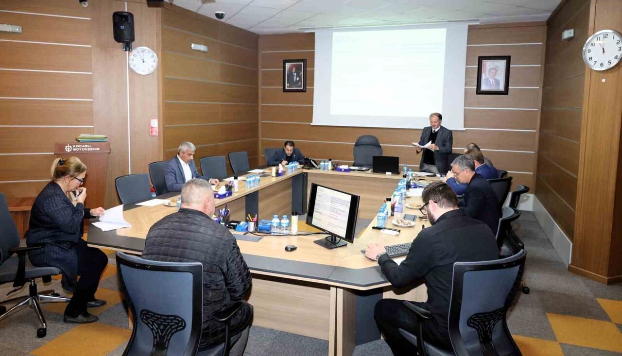 KOCAELİ BÜYÜKŞEHİR BELEDİYESİ ENCÜMENİ, HAFTALIK OLAĞAN TOPLANTISINDA TOPLU TAŞIMA HİZMETLERİNDEKİ...