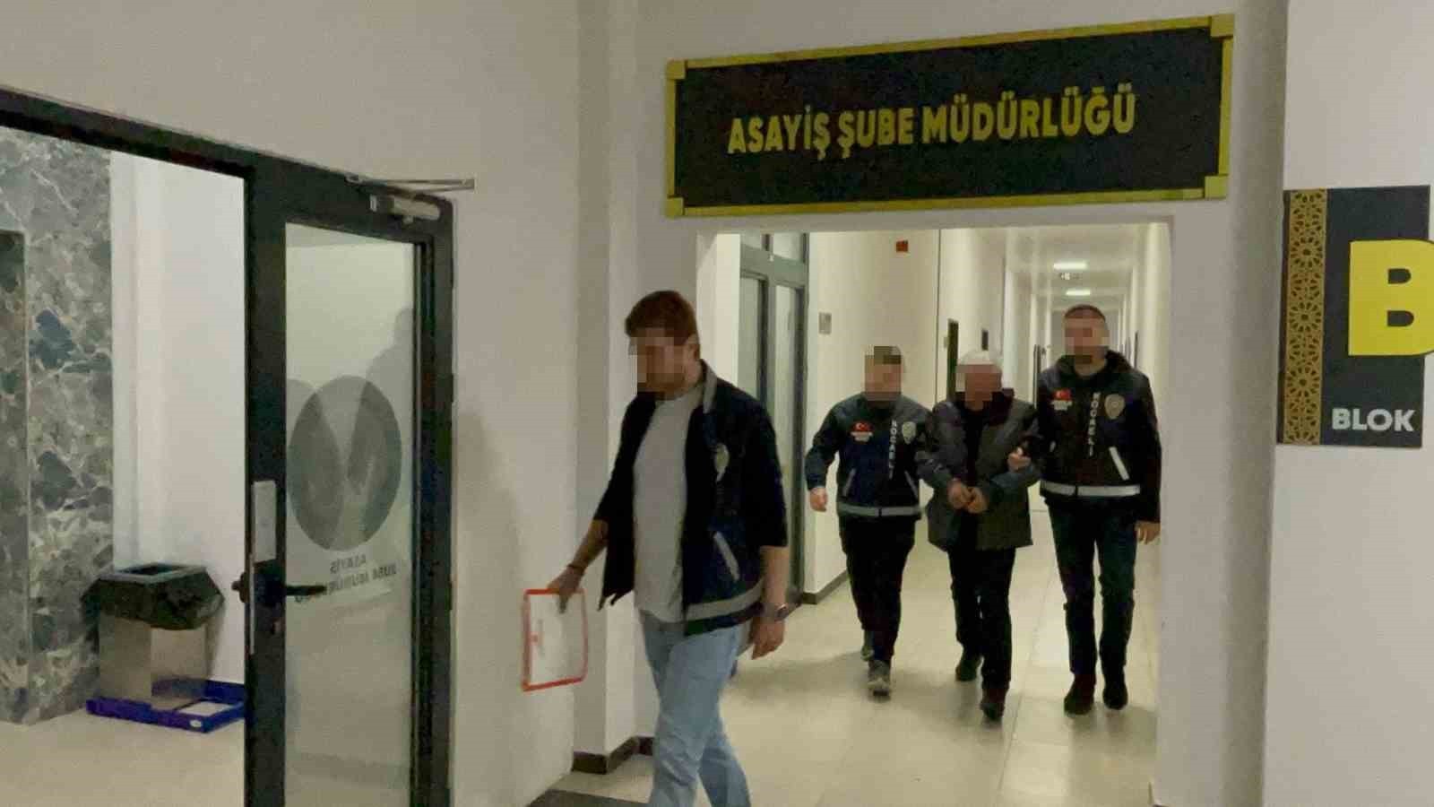 KOCAELİ’NİN ÇAYIROVA İLÇESİNDE 140 BİN LİRALIK ZİYNET EŞYASI ÇALDIĞI TESPİT EDİLEN ŞÜPHELİ, POLİS...