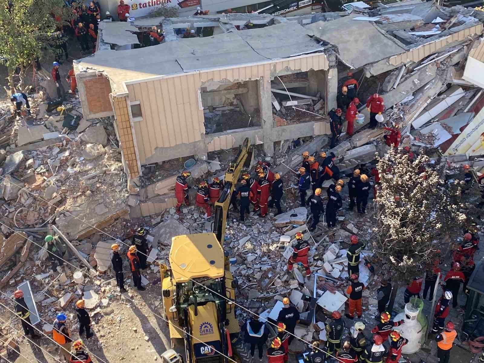 KOCAELİ’NİN GEBZE İLÇESİNDE 29 EKİM’DE ÇÖKEN 7 KATLI BİNANIN ENKAZINDAN YARALI OLARAK KURTARILAN...