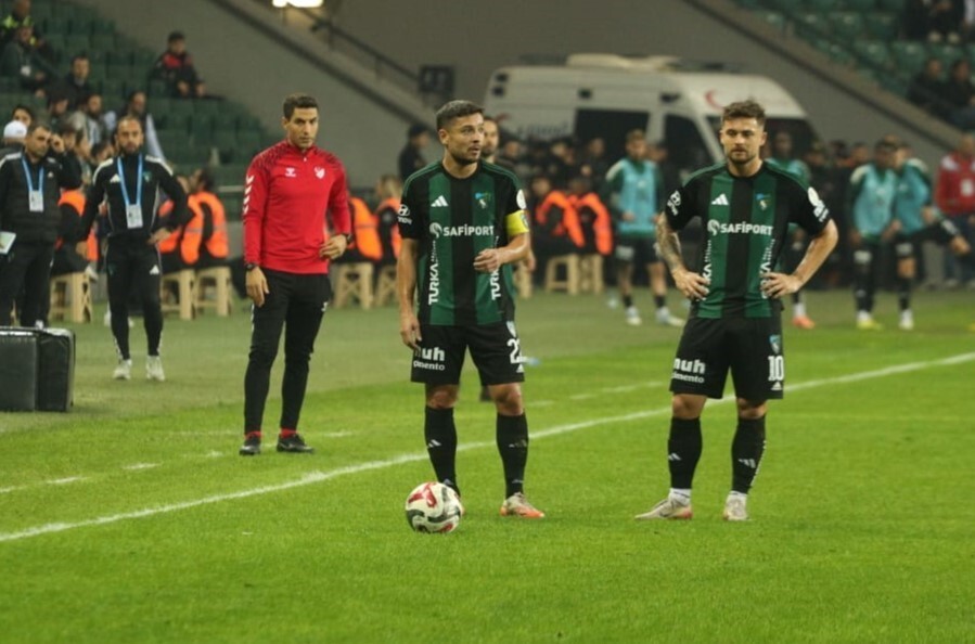 KOCAELİSPOR’UN 1-0’LIK GENÇLERBİRLİĞİ GALİBİYETİNİN ARDINDAN TAKIM KAPTANLARINDAN AHMET OĞUZ...