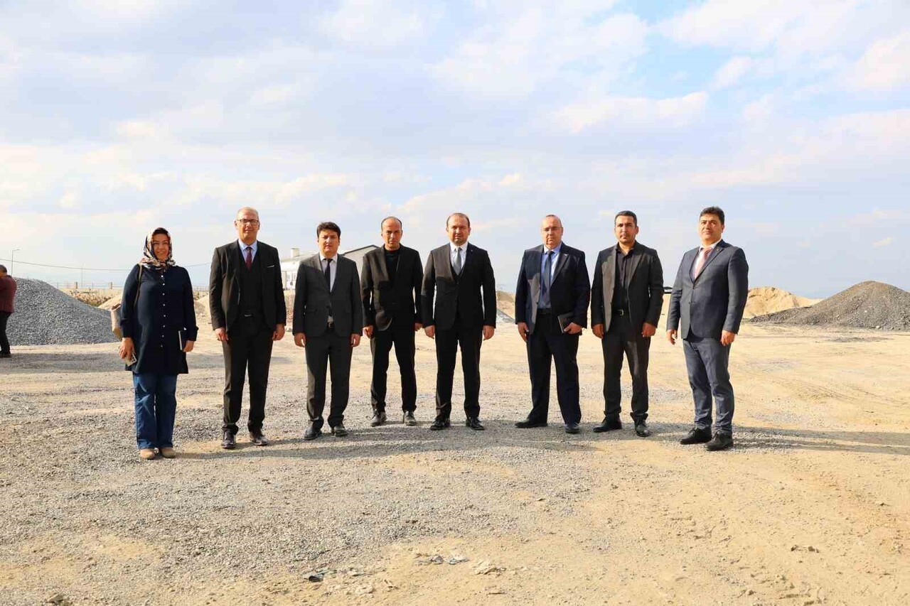 KOÇARLI İLÇE DEVLET HASTANESİ’NİN GEÇİCİ HİZMET VERECEĞİ ALANDA YAPILAN İNCELEMELERDE, TAŞINMA...