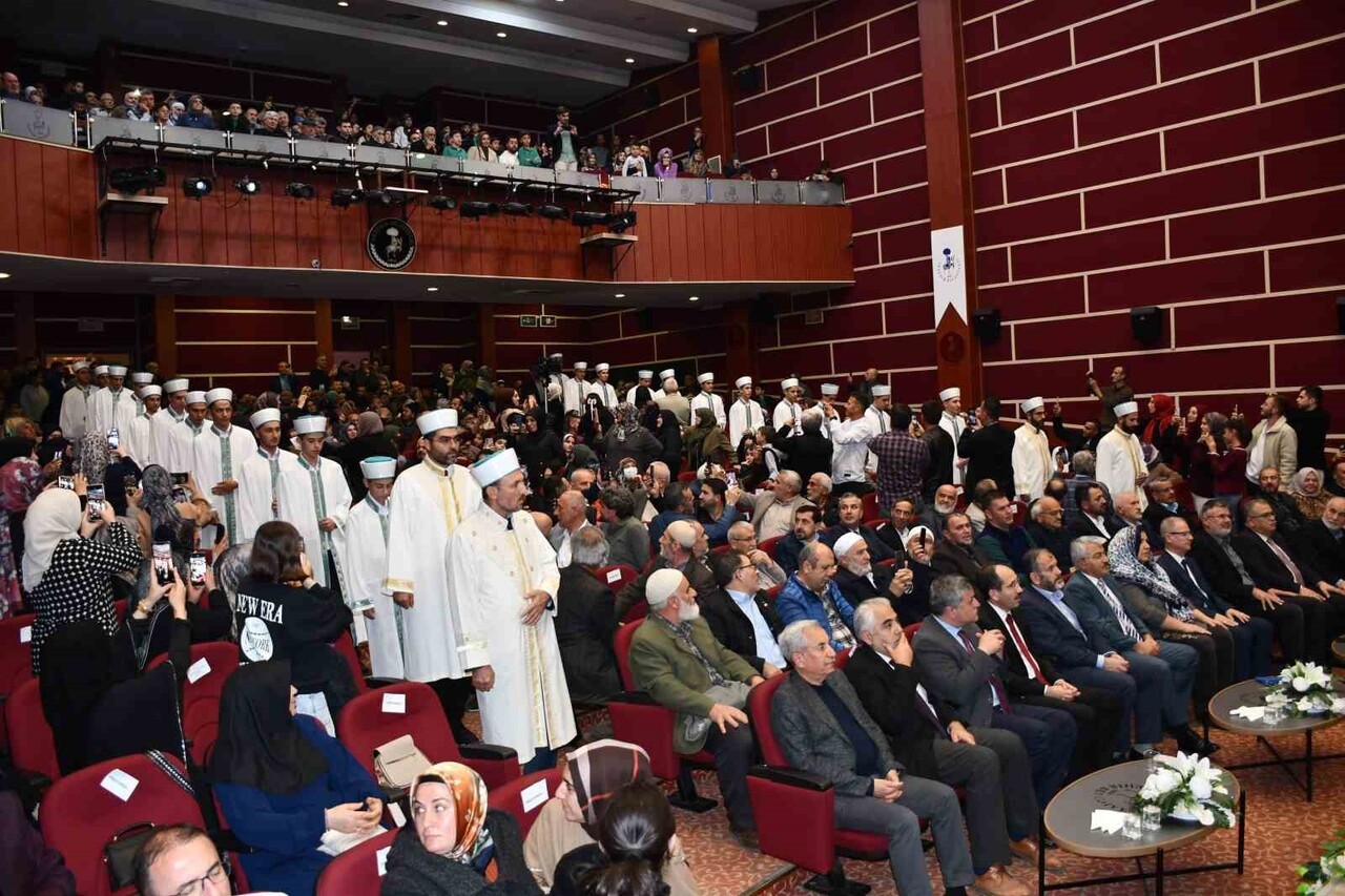 KONYA’NIN AKŞEHİR İLÇESİNDE FATİH YATILI ERKEK KUR’AN KURSU’NDAN MEZUN OLARAK HAFIZ OLAN 22 HAFIZ...