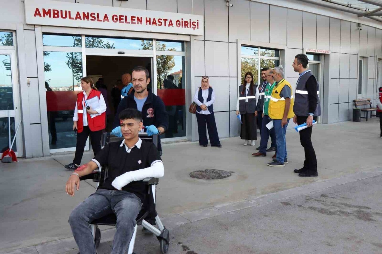 KONYA’NIN BEYŞEHİR İLÇESİNDE DEVLET HASTANESİNDE DÜZENLENEN TATBİKAT GERÇEĞİNİ...