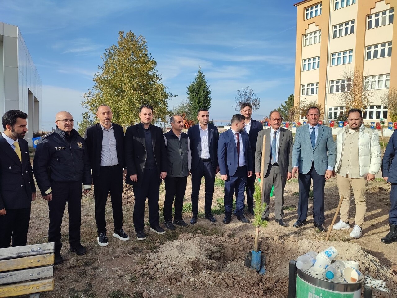 KONYA’NIN BEYŞEHİR İLÇESİNDE FİDANLAR TOPRAKLA BULUŞTURULDU.