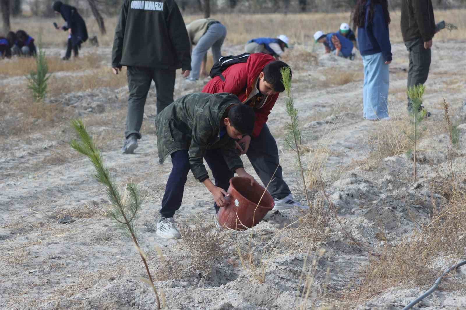 KONYA’NIN KULU VE KARAPINAR İLÇELERİNDE "MİLLİ AĞAÇLANDIRMA GÜNÜ" ÇERÇEVESİNDE FİDANLAR TOPRAKLA...