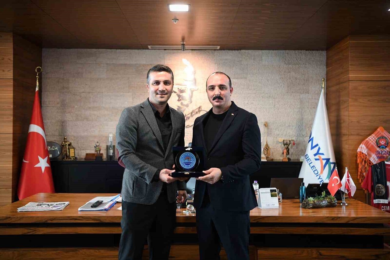 KONYAALTI BELEDİYE BAŞKANI CEM KOTAN, ÖZEL HALK OTOBÜSLERİ KOOPERATİFİ BAŞKANI ERDOĞAN ERÇİFTÇİ...