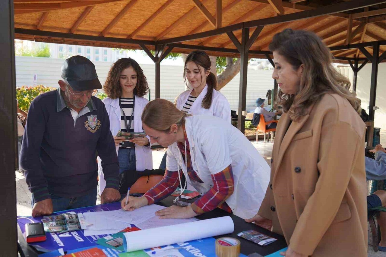 KONYAALTI BELEDİYESİ, DÜNYA DİYABET GÜNÜ KAPSAMINDA GÜRSU EMEKLİ KAHVESİ'NDE VATANDAŞLARA DİYABET...