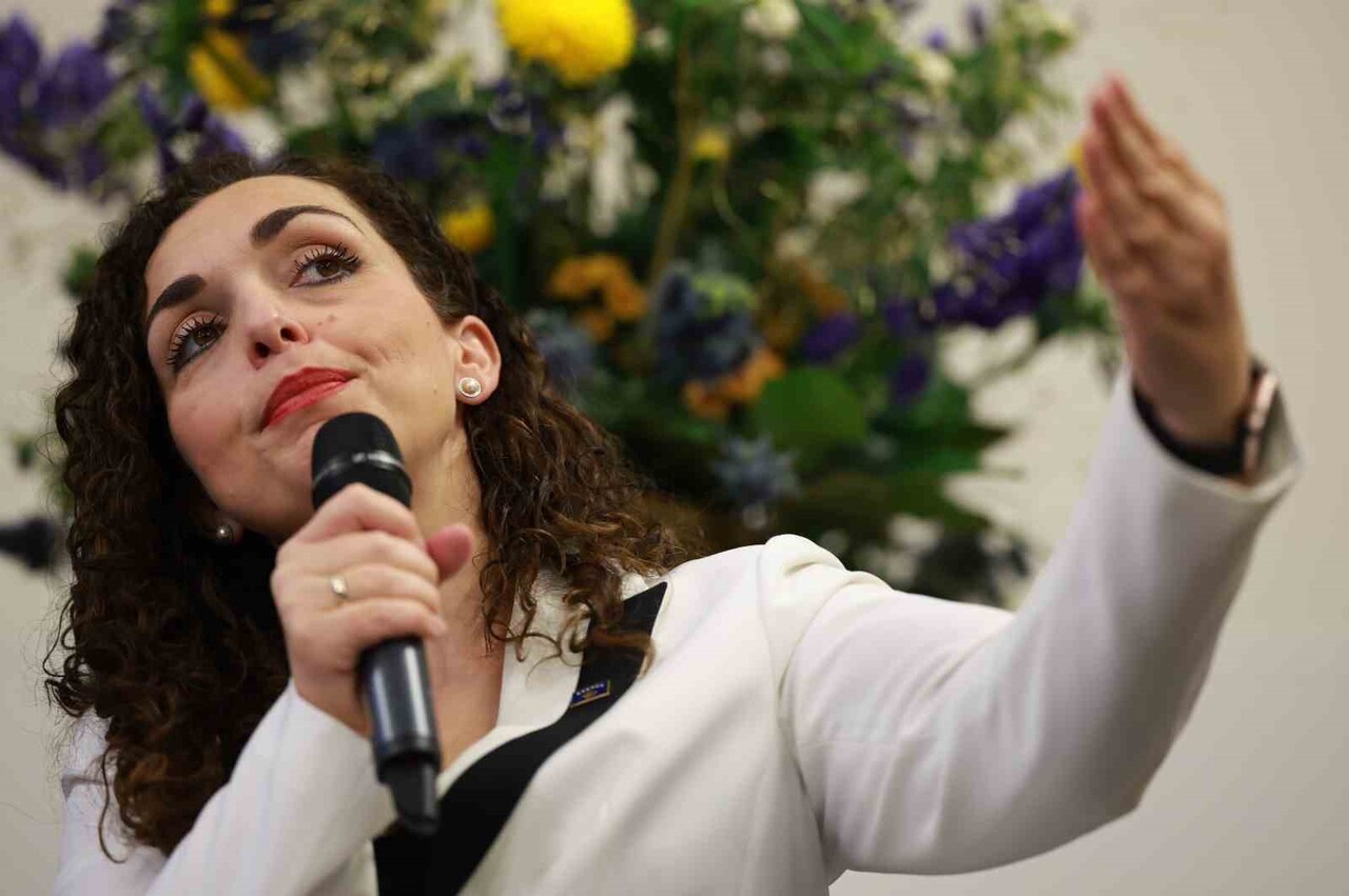 KOSOVA CUMHURBAŞKANI VJOSA OSMANİ, ERKEN PARLAMENTO SEÇİMLERİNİN 28 ARALIK'TA YAPILACAĞINI...