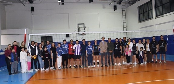 KÖYCEĞİZ’DE ÖĞRETMENLER ARASI VOLEYBOL TURNUVASI DÜZENLENDİ
