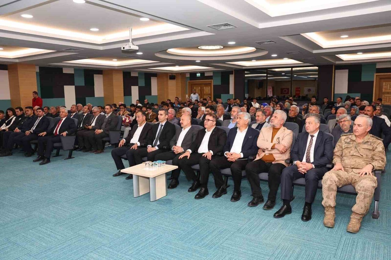 KÜLLİYEDE SAHABE KONULU KONFERANS DÜZENLENDİ