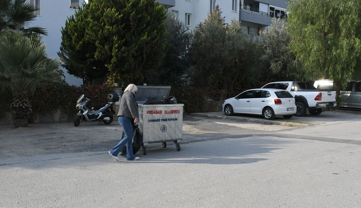 KUŞADASI BELEDİYESİ’NDEN ‘ÇÖP ÇIKARMA’ SAATLERİNE SIKI DENETİM