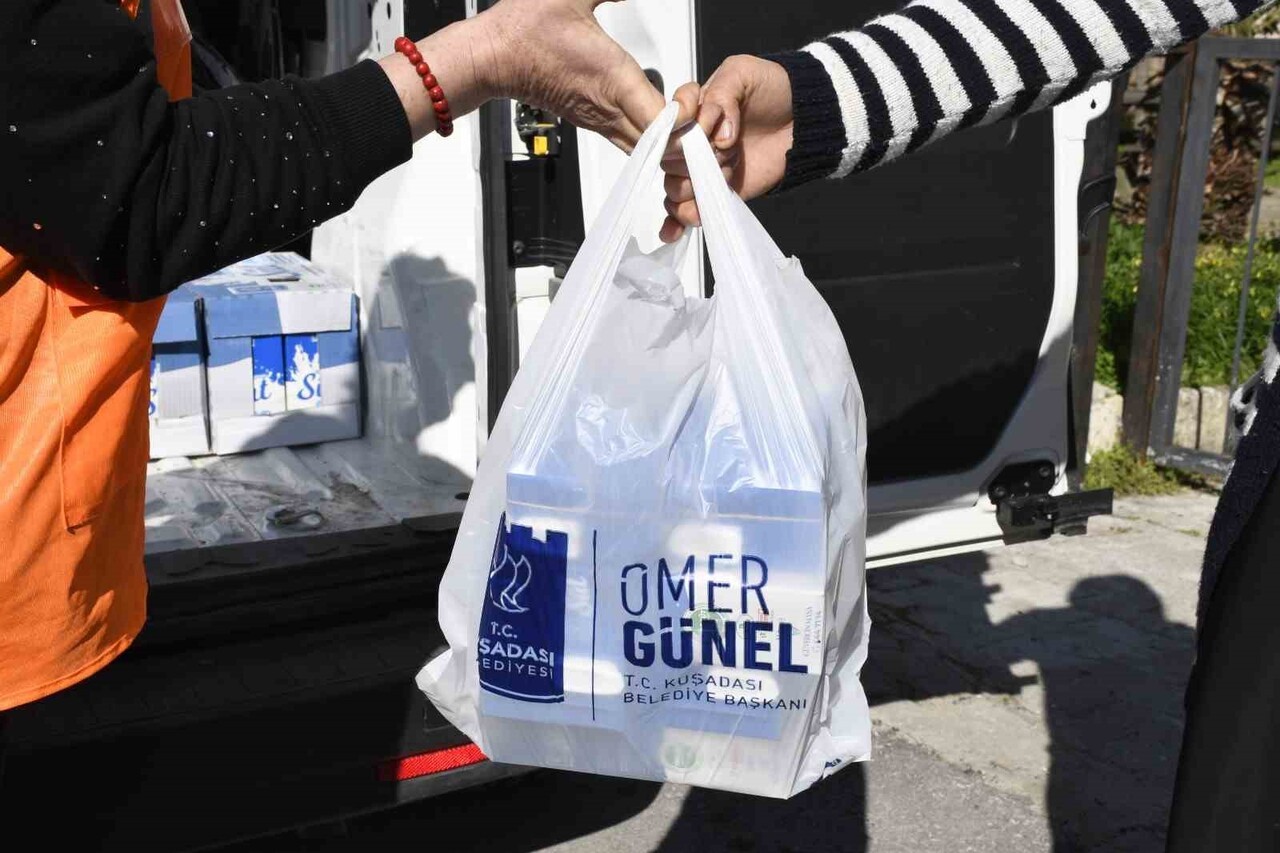 KUŞADASI’NDA ÇOCUKLARIN GELİŞİMİ İÇİN PERİYODİK SÜT DAĞITIMI DEVAM EDİYOR