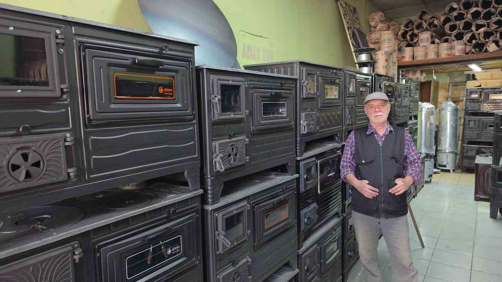 KÜTAHYA'DA SOBACILIK MESLEĞİ KUŞAKTAN KUŞAĞA SÜRDÜRÜLÜYOR