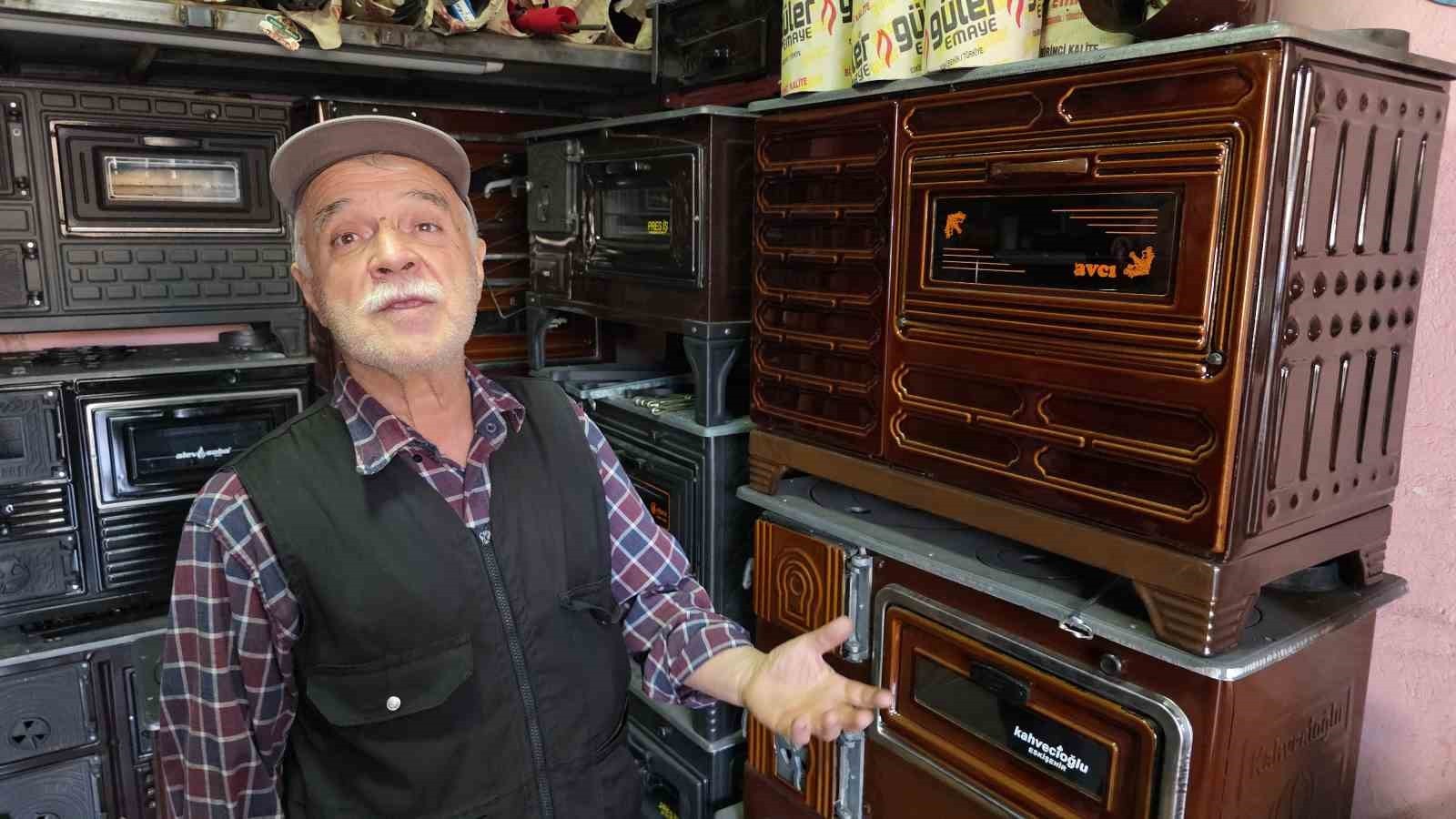 KÜTAHYA'DA SOBACILIK MESLEĞİ KUŞAKTAN KUŞAĞA SÜRDÜRÜLÜYOR