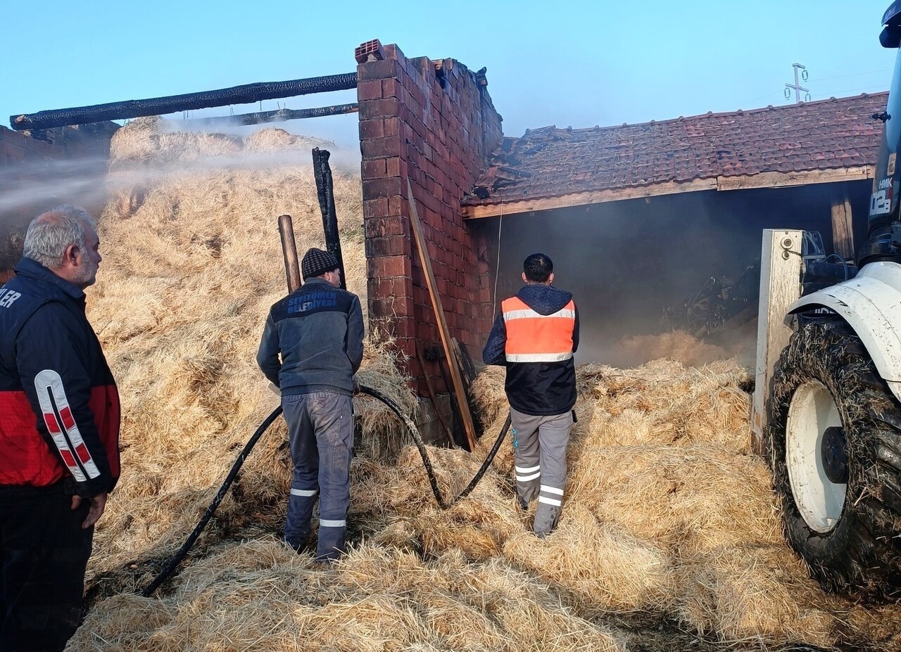 KÜTAHYA’DA AHIR YANGINI BÜYÜMEDEN SÖNDÜRÜLDÜ