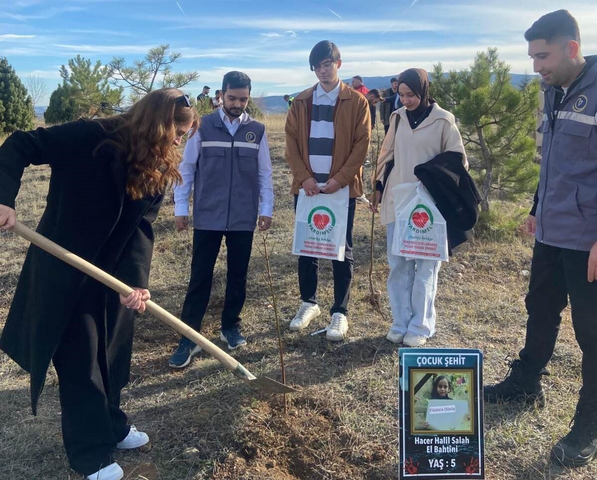 KÜTAHYA’DA ŞEHİT ÇOCUKLARI İÇİN FİDAN DİKİM ETKİNLİĞİ