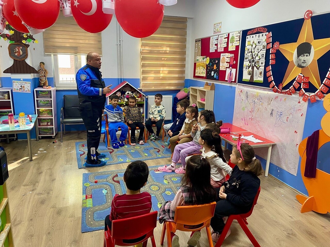 KÜTAHYA İL EMNİYET MÜDÜRLÜĞÜ’NDEN ÖĞRENCİLERE GÜVENLİK EĞİTİMİ