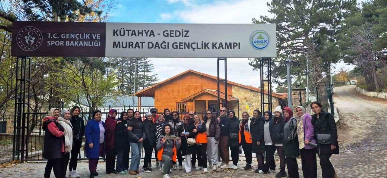 KÜTAHYA KADIN DESTEK AFAD GÖNÜLLÜLERİNDEN MURAT DAĞI KAMP MERKEZİNDE ETKİNLİK