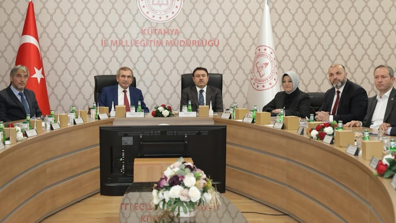 KÜTAHYA’NIN EĞİTİM VİZYONUNA YÖNELİK YÜRÜTÜLEN PROJELER MASAYA YATIRILDI