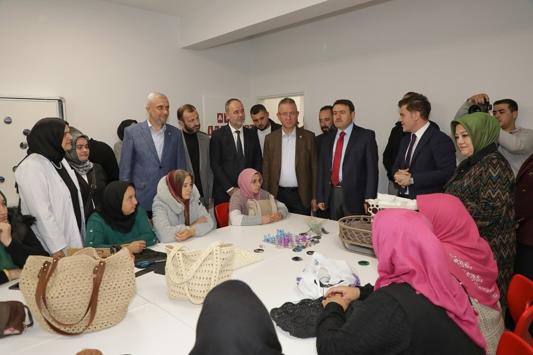 KÜTAHYA VALİSİ MUSA IŞIN: "KADINLARIMIZ TOPLUMUN DİREĞİDİR"