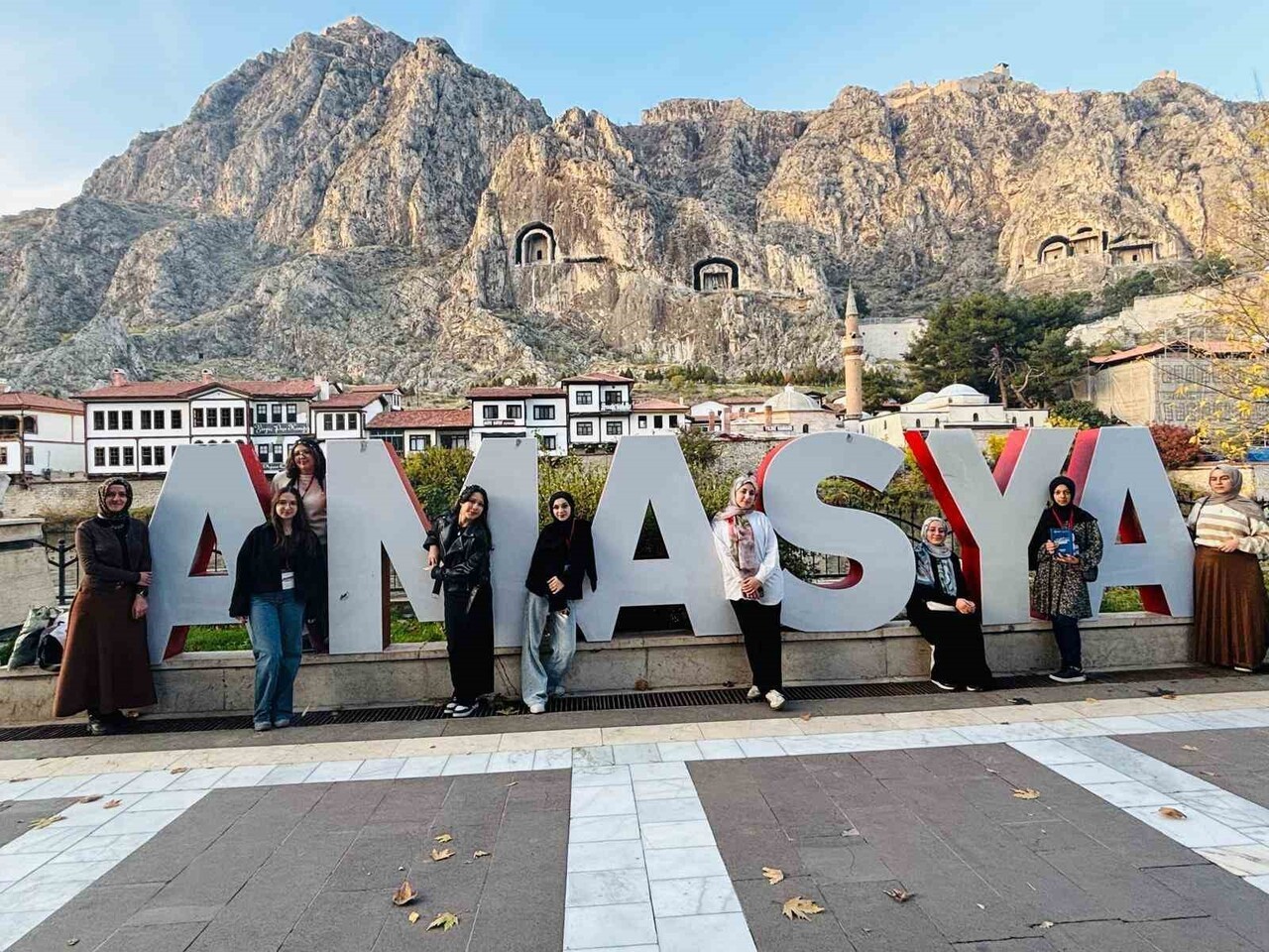 KÜTAHYALI ÖĞRENCİLER AMASYA'DA KÜLTÜR VE TARİH YOLCULUĞUNA KATILDI