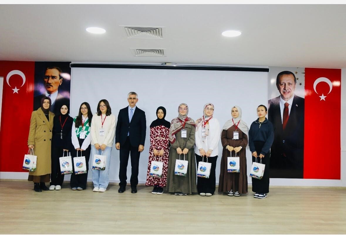 KÜTAHYALI ÖĞRENCİLER AMASYA'DA KÜLTÜR VE TARİH YOLCULUĞUNA KATILDI