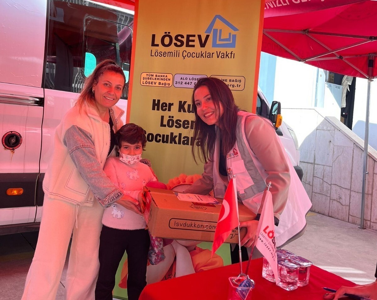 LÖSEV KANSER İLE MÜCADELE EDEN AİLELERİNİ 12 AY BOYUNCA TAZE KIRMIZI ET VE ET ÜRÜNLERİ İLE...