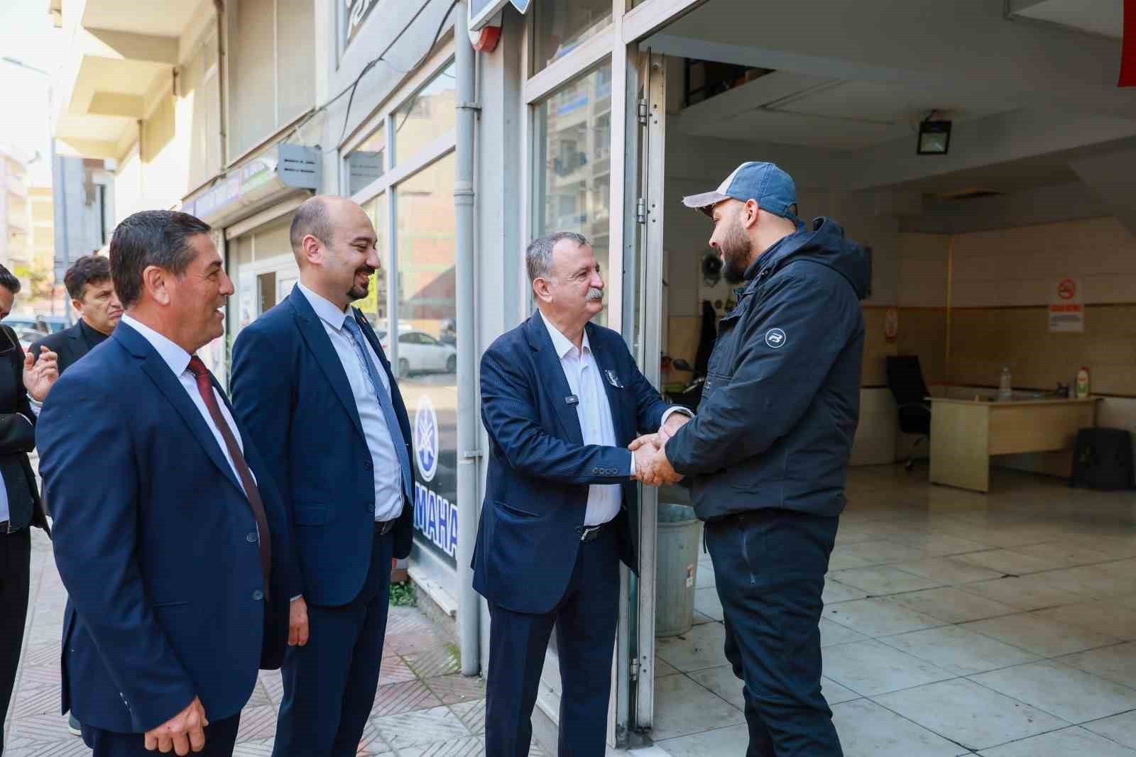 MAHALLE VE ESNAF ZİYARETLERİNE HIZ KESMEDEN DEVAM EDEN YUNUSEMRE BELEDİYE BAŞKANI SEMİH BALABAN...