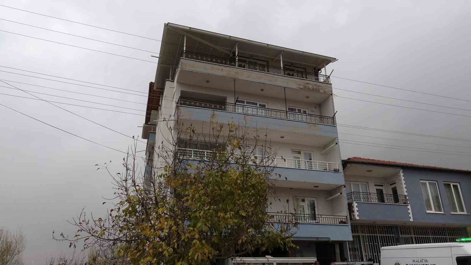 MALATYA'DA 13 YAŞINDAKİ BİR ÇOCUK, EVİNDE ÖLÜ BULUNDU.