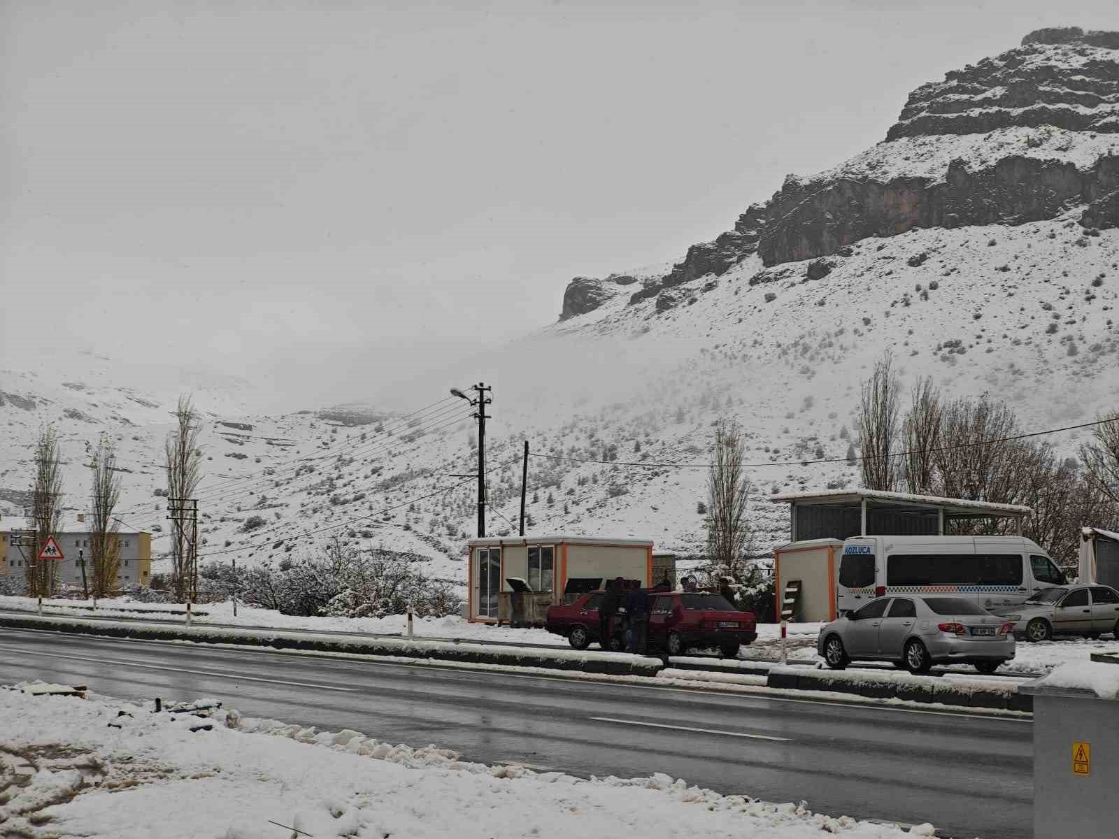 MALATYA’DA DÜN AKŞAM SAATLERİNDE BAŞLAYAN SAĞANAK İLE YÜKSEK KESİMLERDE GÖRÜLEN KAR YAĞIŞI...
