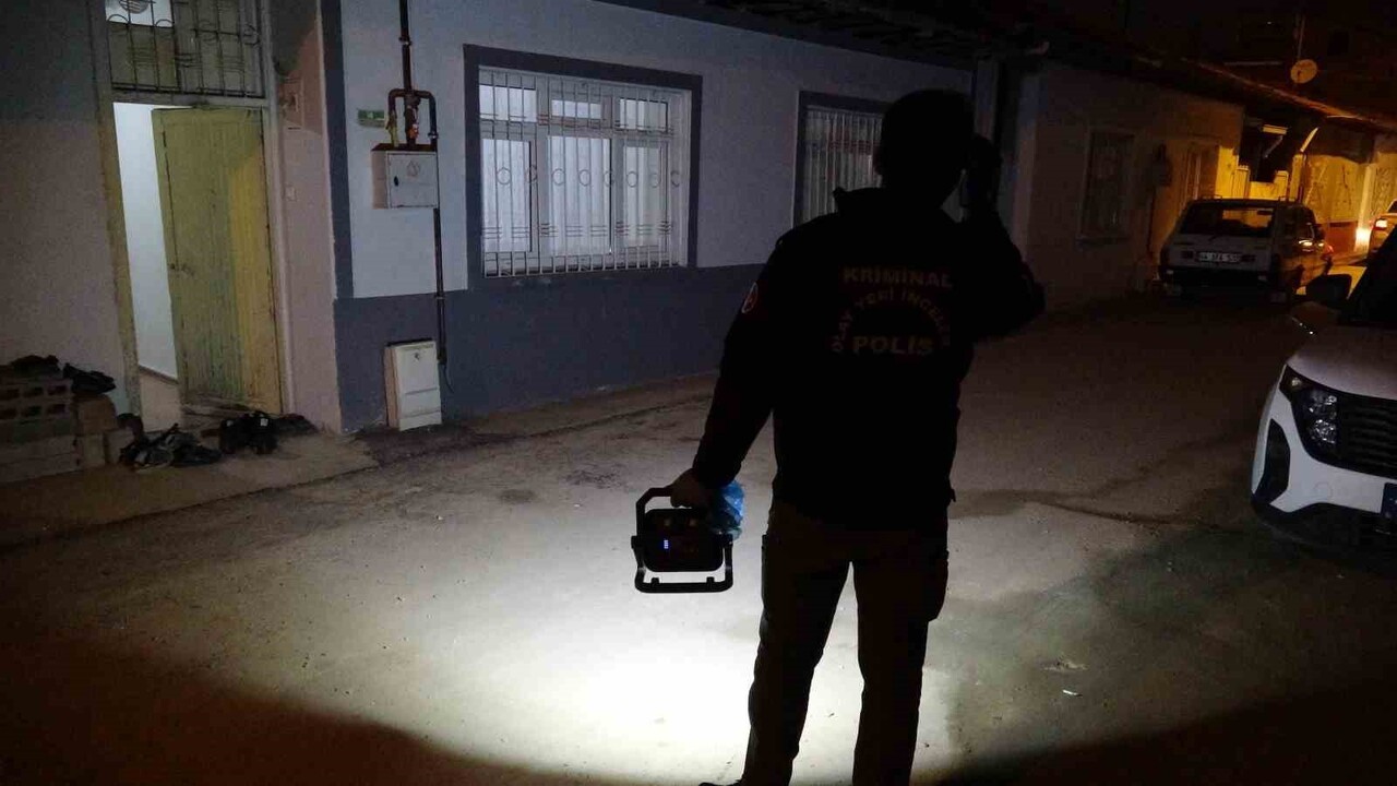 MALATYA’DA SOFRA BEZİ SİLKELERKEN DÜŞEREK YARALANAN KADIN HAYATA DÖNDÜRÜLDÜ