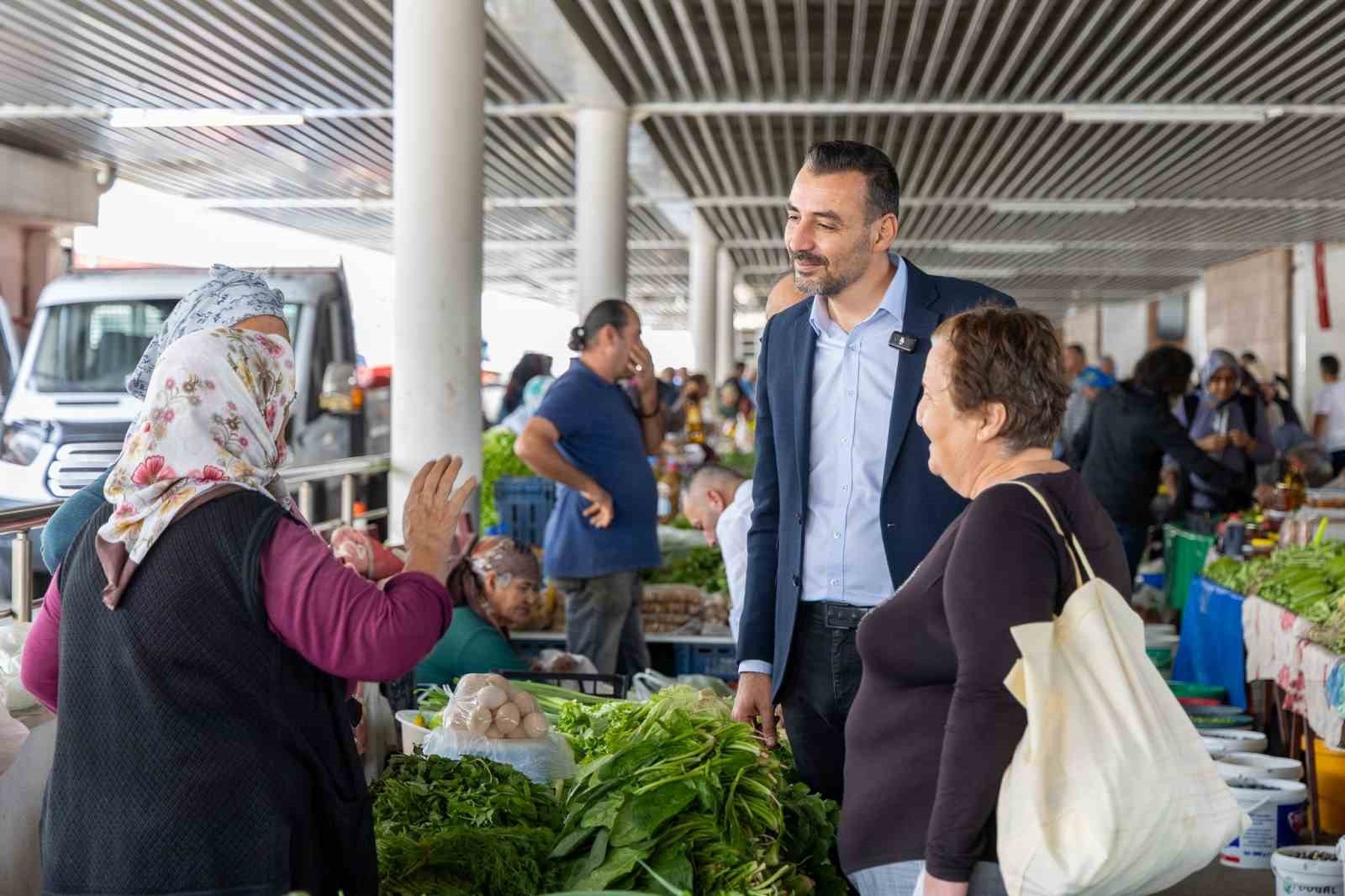 MANAVGAT BELEDİYE BAŞKAN VEKİLİ AV. MEHMET ÇİÇEK, PAZARTESİ PAZARI'NI ZİYARET EDEREK ESNAF VE...