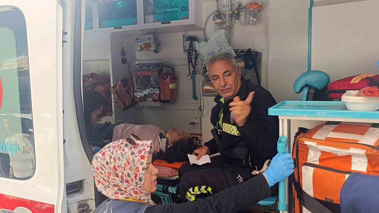 MANAVGAT İLÇESİNDE ÖNÜNDEKİ ARACA ÇARPMAMAK İÇİN FREN YAPIP DEVRİLEN MOTOSİKLET SÜRÜCÜSÜ KADIN...