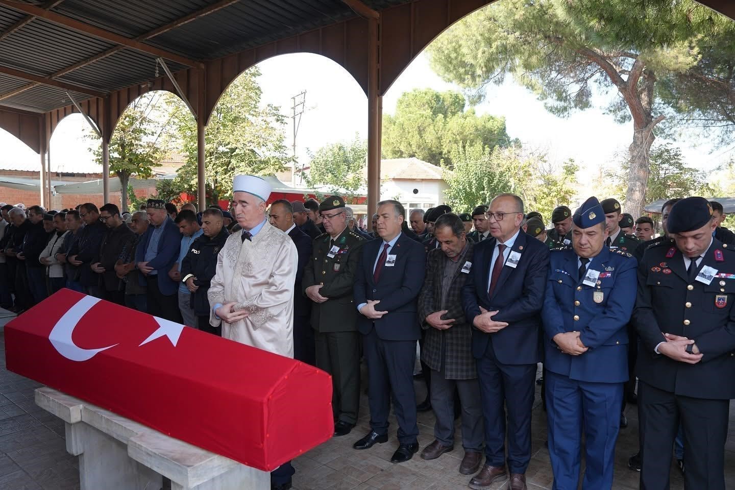 MANİSA'NIN TURGUTLU İLÇESİNDE HAYATINI KAYBEDEN 86 YAŞINDAKİ KORE GAZİSİ OSMAN NURİ ÖZER...