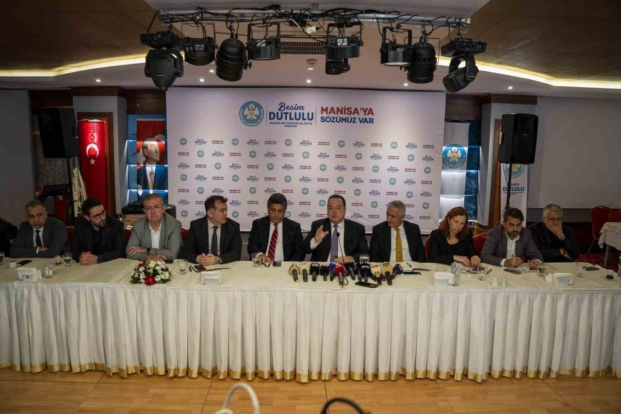 MANİSA BÜYÜKŞEHİR BELEDİYE BAŞKANI BESİM DUTLULU, AYLIK OLAĞAN BASIN TOPLANTISINDA BASIN...