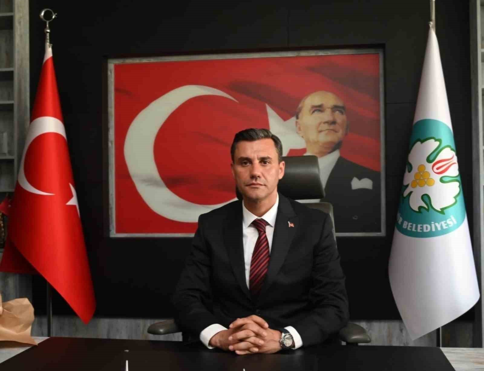 MANİSA BÜYÜKŞEHİR BELEDİYE BAŞKANI FERDİ ZEYREK'İN 6 HAZİRAN 2025 AKŞAMI EVİNİN YÜZME HAVUZUNUN...