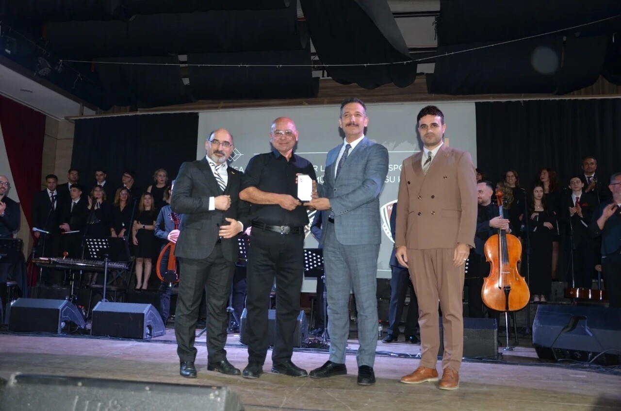 MANİSA GÜZEL SANATLAR LİSESİ VE SPOR LİSESİ TARAFINDAN 24 KASIM ÖĞRETMENLER GÜNÜ KAPSAMINDA...