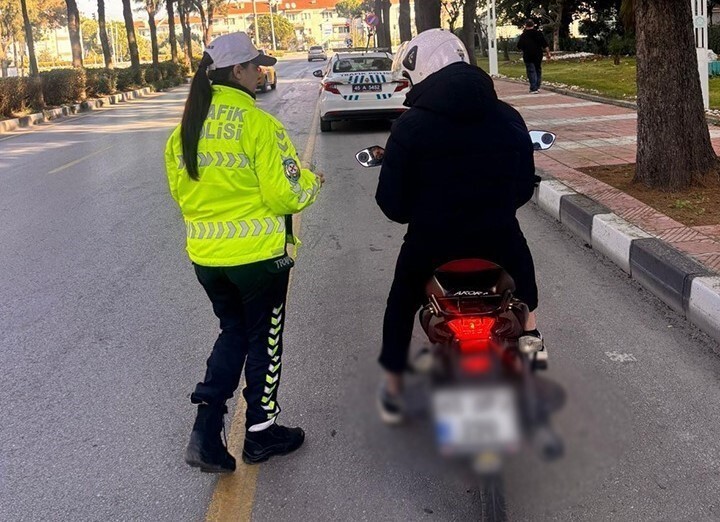 MANİSA İL EMNİYET MÜDÜRLÜĞÜ TRAFİK DENETLEME ŞUBE MÜDÜRLÜĞÜ İLE İLÇE TRAFİK EKİPLERİNİN 3 GÜN...