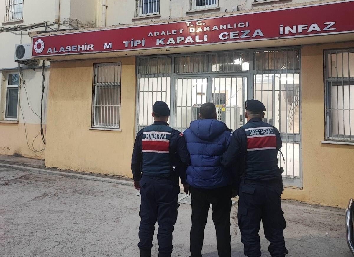 MANİSA’NIN ALAŞEHİR İLÇESİNDE JANDARMA EKİPLERİNCE DÜZENLENEN UYUŞTURUCU OPERASYONUNDA 1 KİŞİ...