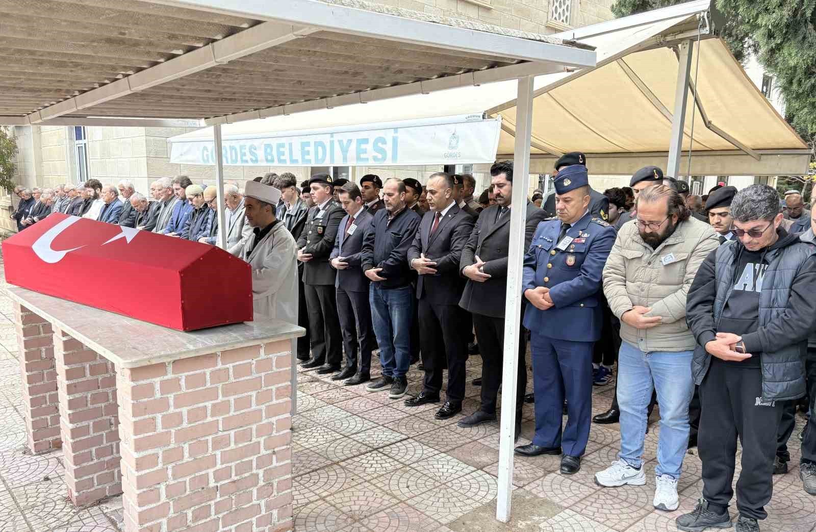 MANİSA’NIN GÖRDES İLÇESİNDE YAŞAYAN 72 YAŞINDAKİ KIBRIS GAZİSİ HASAN HÜSEYİN ÇİN, VEFAT ETTİ. GAZİ...