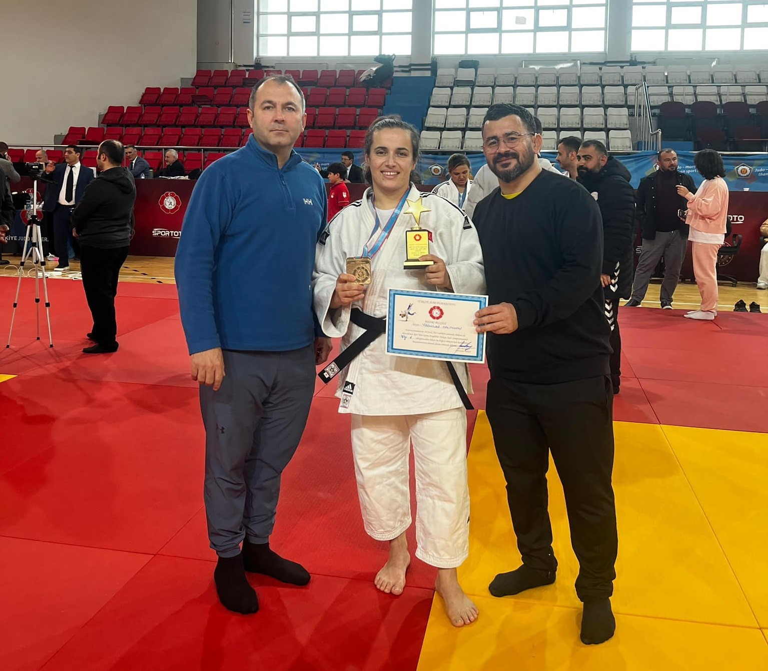 MANİSA’NIN SALİHLİ İLÇESİNİN GURURU, İŞİTME ENGELLİ MİLLİ JUDOCU YADİGAR TALAYHAN, İŞİTME...