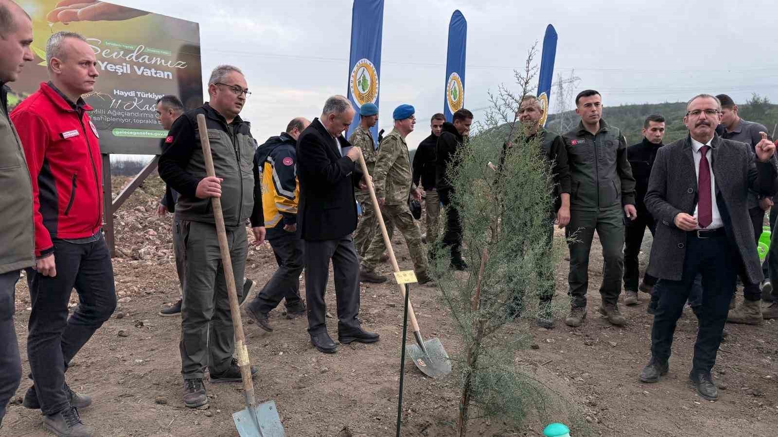 MANİSA ORMAN İŞLETME MÜDÜRÜ FATİH ÖZTÜRK, İL GENELİNDE YÜRÜTÜLEN AĞAÇLANDIRMA VE FİDAN DİKİM...