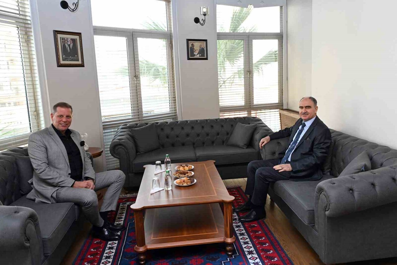 MANİSA VALİSİ VAHDETTİN ÖZKAN, MANİSA TİCARET BORSASI’NI ZİYARET EDEREK BORSA BAŞKANI SADIK...