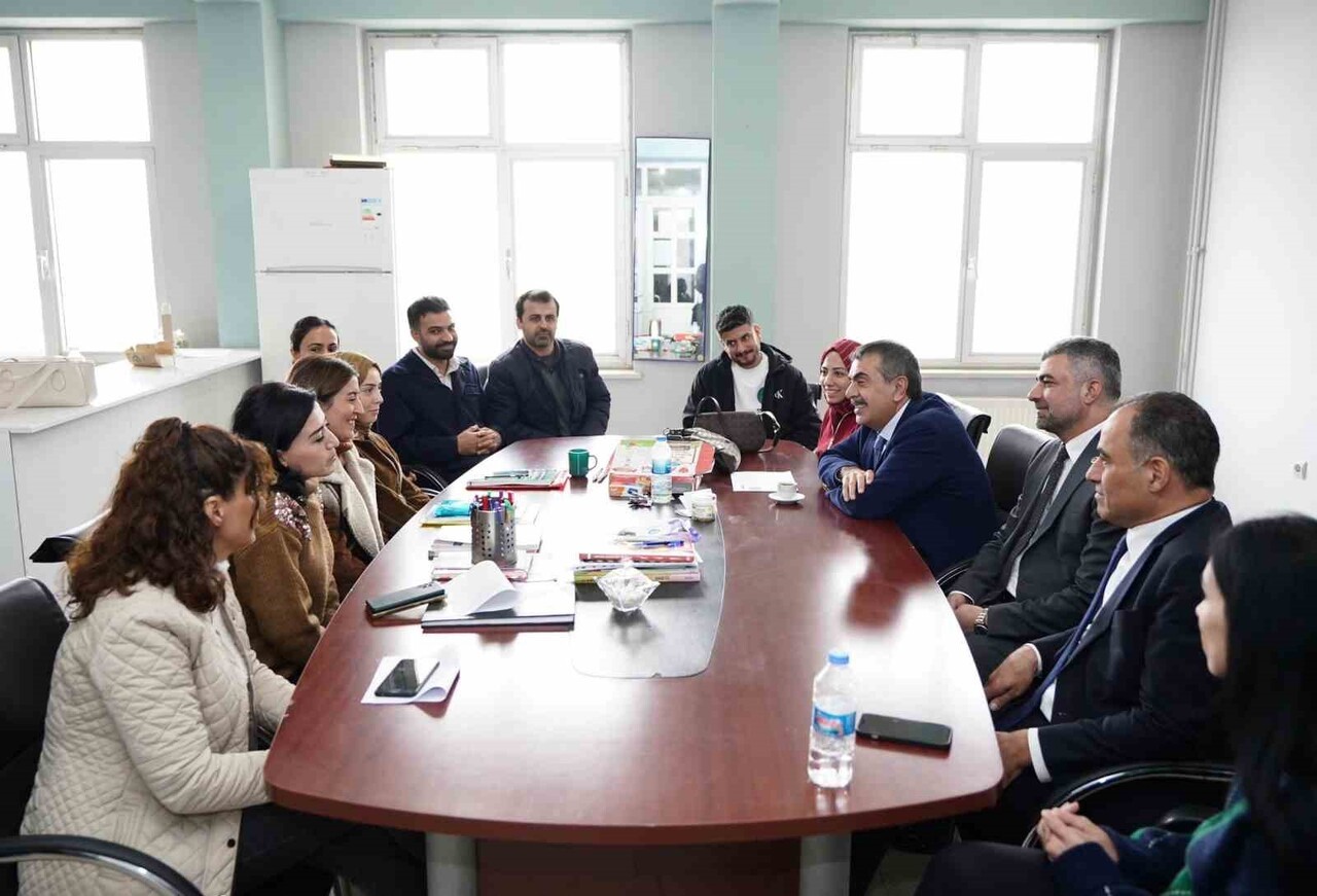 MARDİN'DE BİR DİZİ PROGRAMA KATILACAK OLAN MİLLİ EĞİTİM BAKANI YUSUF TEKİN, YOL GÜZERGAHINDA...